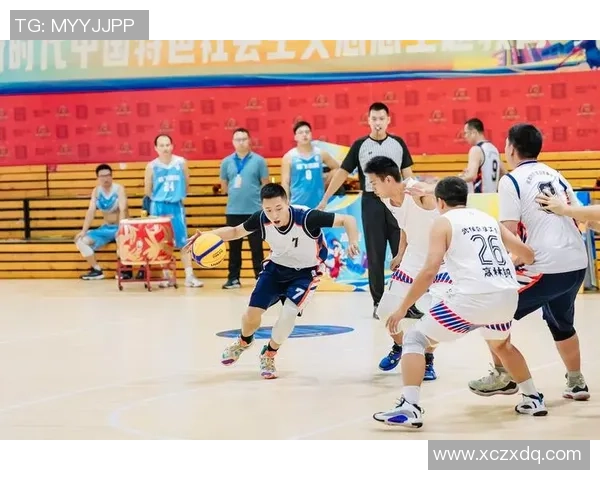 铁林点评篮球比赛：球员巧妙表演骗犯规 裁判判罚精准但仍受挑战